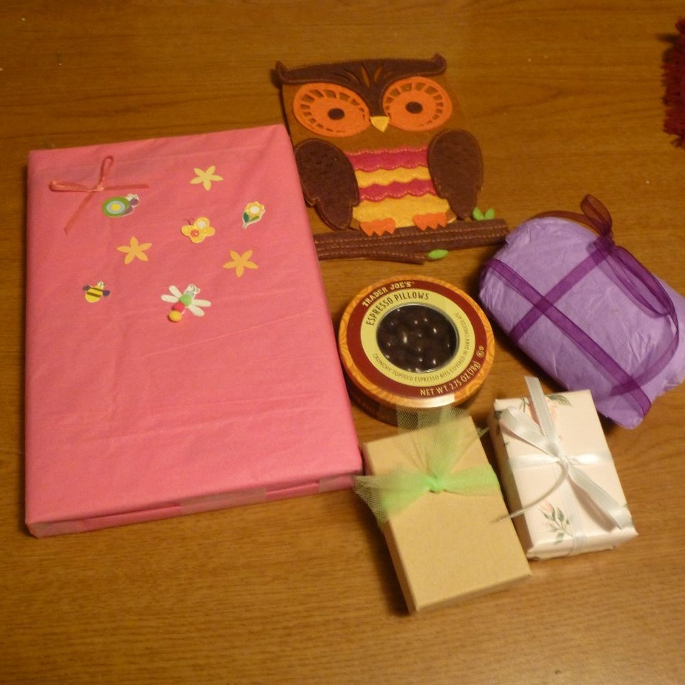 Gifts and stone jewelry.